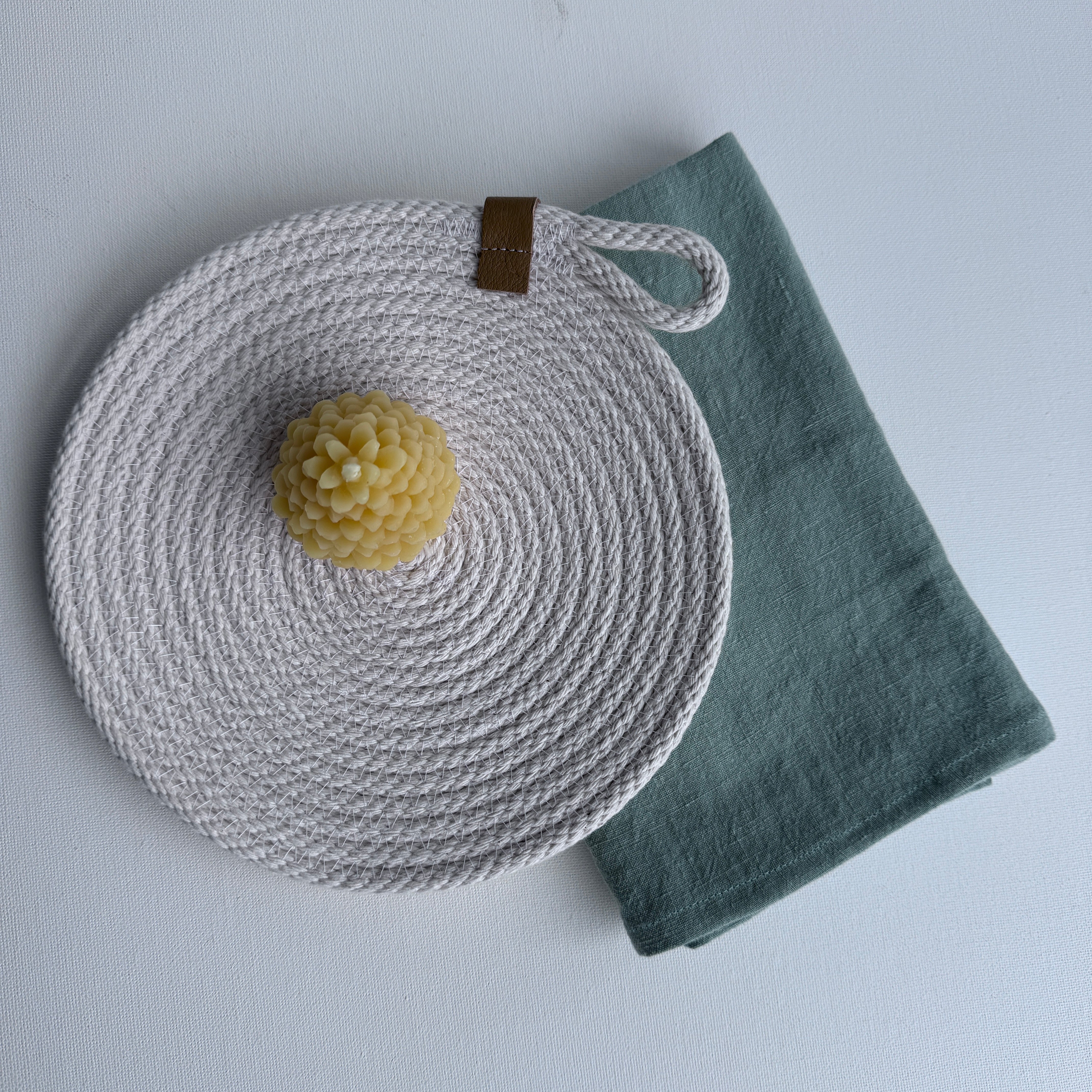 A Wee Housewarming – Pinecone Box